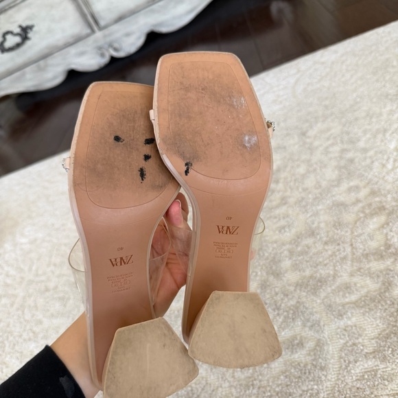 Zara Nude Sandals With Rhinestone and Clear Straps
Worn once
Size:40 - Picture 3 of 4